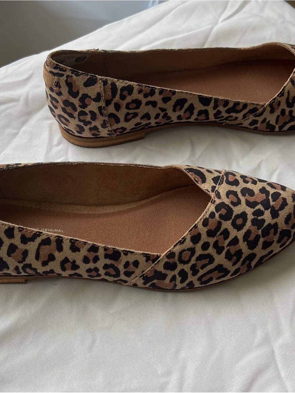TOMS Leopard Print Slip-On Flats in Brown and Black - Picture 2 of 7
